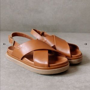 Alphas sandals, tan. Size 39.